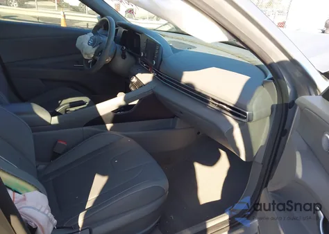 2021 Hyundai Elantra Sel z USA, uszkodzony, nr VIN 5NPLM4AG9MH021569